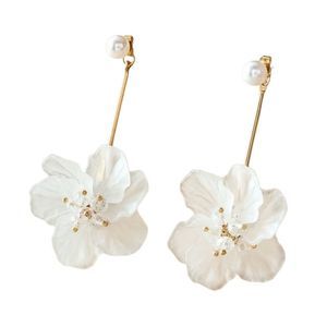 Anthro white flower drop earrings #458